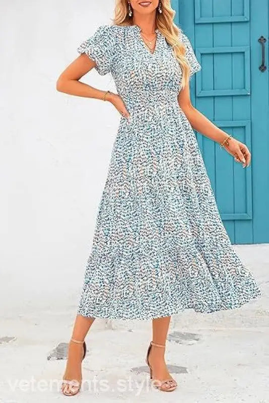 Floral print bubble pleated dress with short sleeves and v-neckline for elegant style