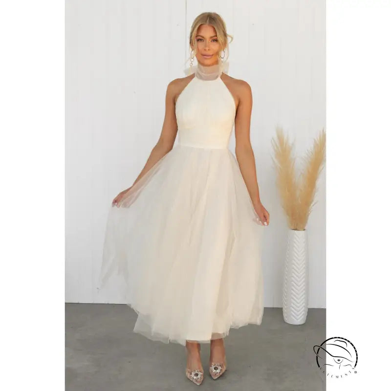 Elegant halter evening dress in tulle for summer occasions