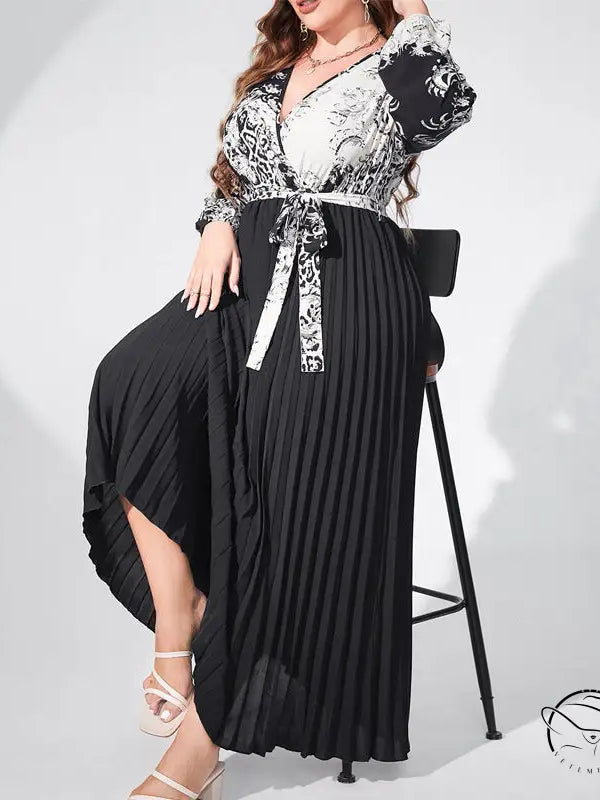 Elegant high waist maxi dress with black and white pattern, pleated skirt and tie waist