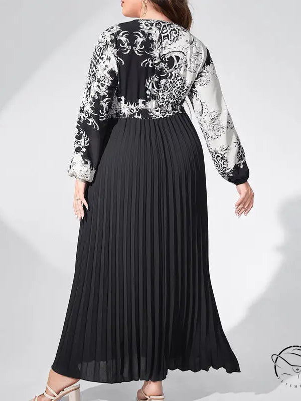 Elegant high waist maxi dress in long black pleated skirt with patterned top