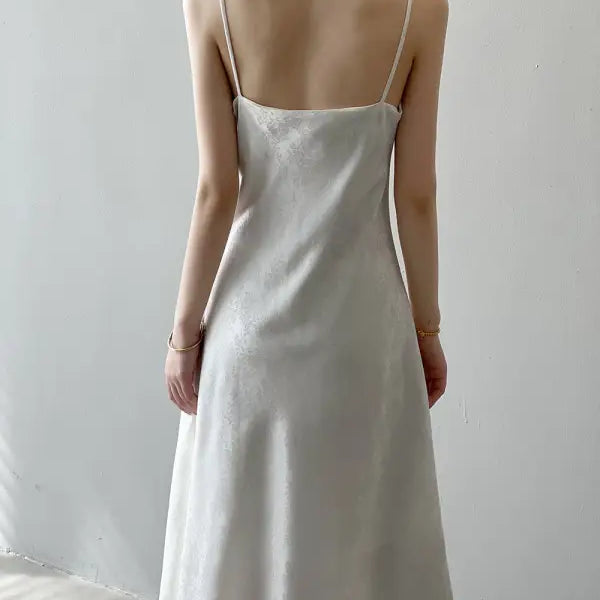 White elegant jacquard V-neck strap dress with a slim silhouette from the back