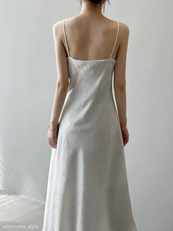 White elegant jacquard V-neck strap dress with a slim silhouette from the back