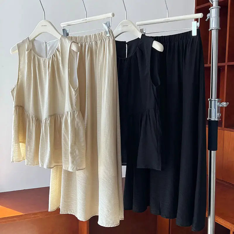 Elegant Lightweight Loose Tencel Midi Top with Cutout Design in Advanced Black