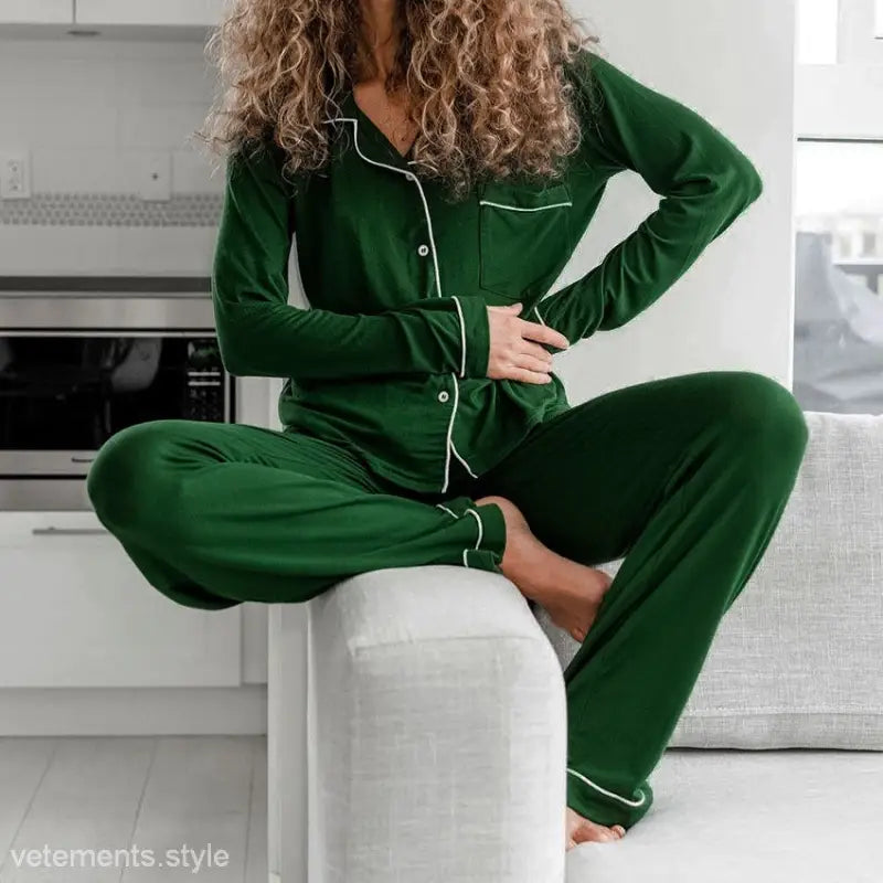 Green elegant loose knitted pajamas set with white piping for ultimate comfort and style