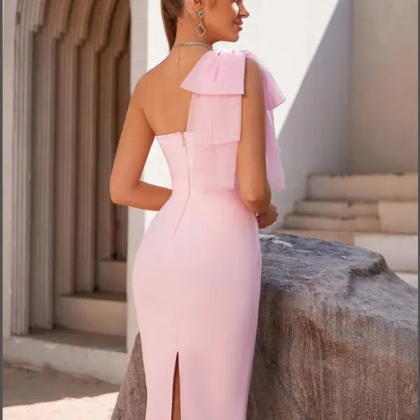 Pink one-shoulder midi dress in a sexy mesh fishtail slim design with lace detailing