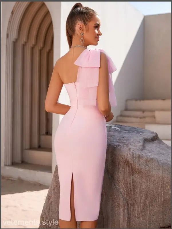 Pink one-shoulder midi dress in a sexy mesh fishtail slim design with lace detailing