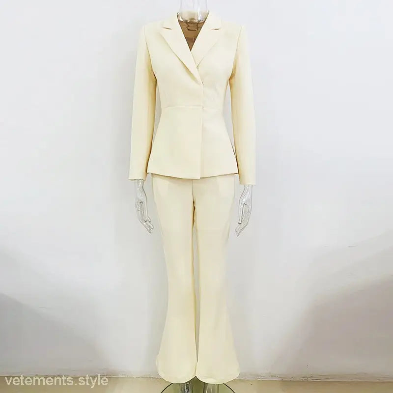 Cream-colored women’s suit from Elegant Office Brand featuring an elegant Haya suit design