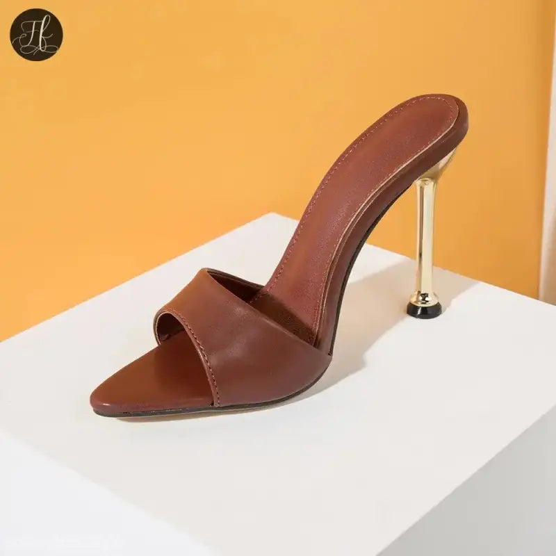 ELEGANT POINTED TOE PUMPS-VETEMENTS