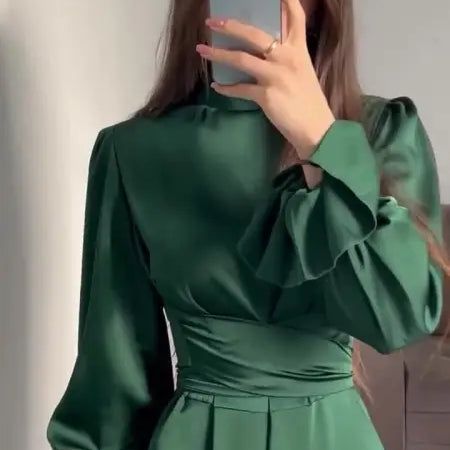 Elegant emerald green puff sleeve dress with long sleeves and fitted waist design