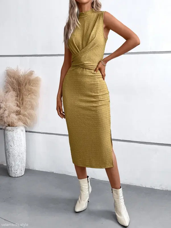 Elegant round neck slit dress in sleeveless gold midi for summer wear