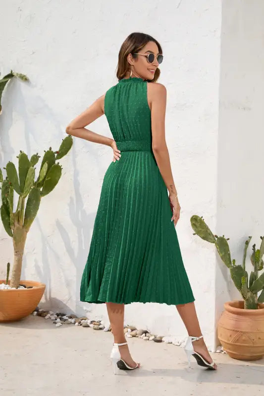 Elegant ruffle V-neck maxi dress in green pleated midi style