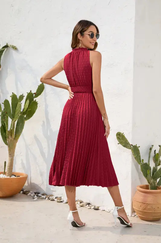 Elegant ruffle V-neck maxi dress in burgundy pleated midi style