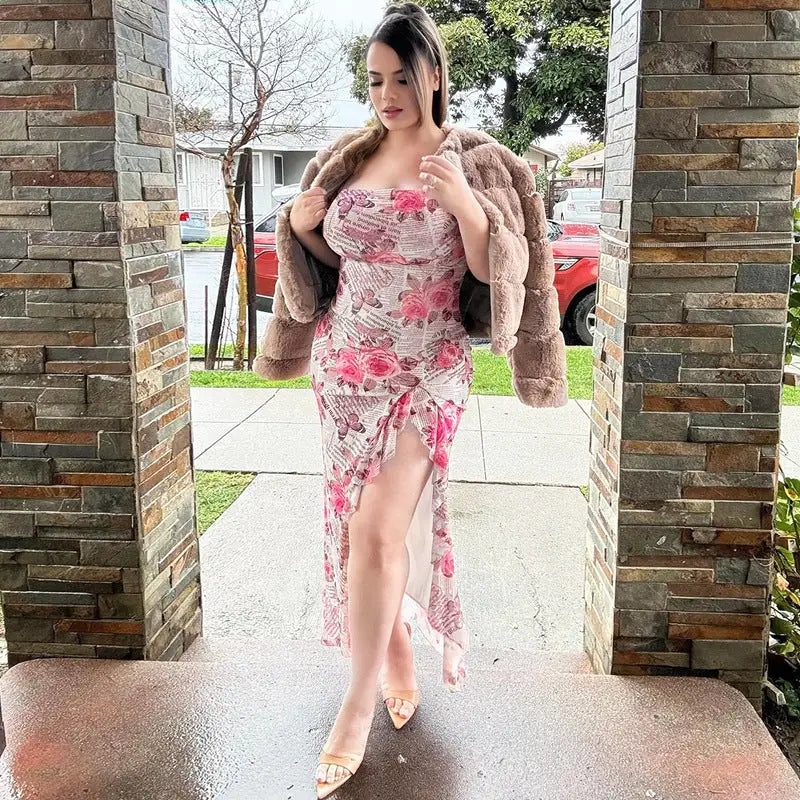Elegant floral print ruffled high slit strap dress with faux fur jacket for summer parties