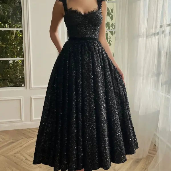 Elegant sequined midi dress with sweetheart neckline and ruffled shoulder straps