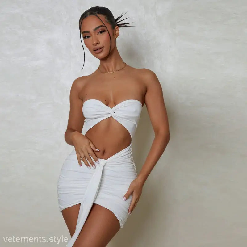 Elegant white strapless party short dress with front slit and ruched texture