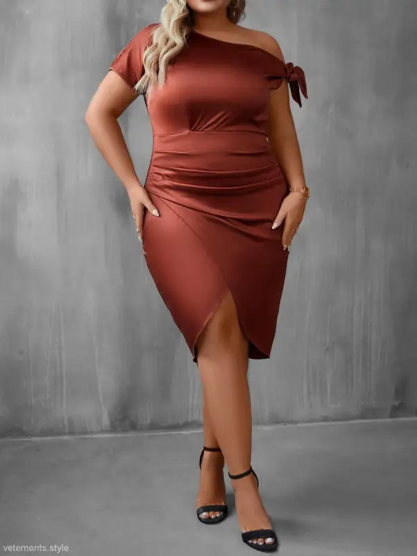 Rust-colored short sleeve sheath dress with ruched details and side slit perfect for a diva sexy dress