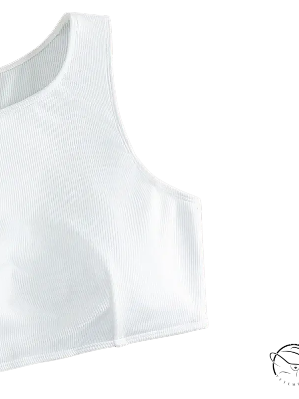 White cropped tank top in elegant three piece sexy bikini for summer