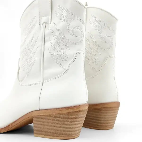 CLASSIC WHITE COWBOY BOOTS-VETEMENTS