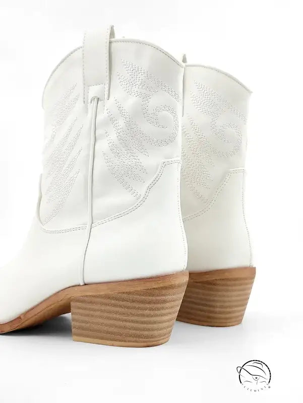 CLASSIC WHITE COWBOY BOOTS-VETEMENTS