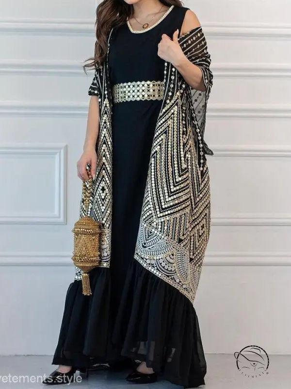 Elegant black abaya maxi dress with fashionable urban casual geometric details