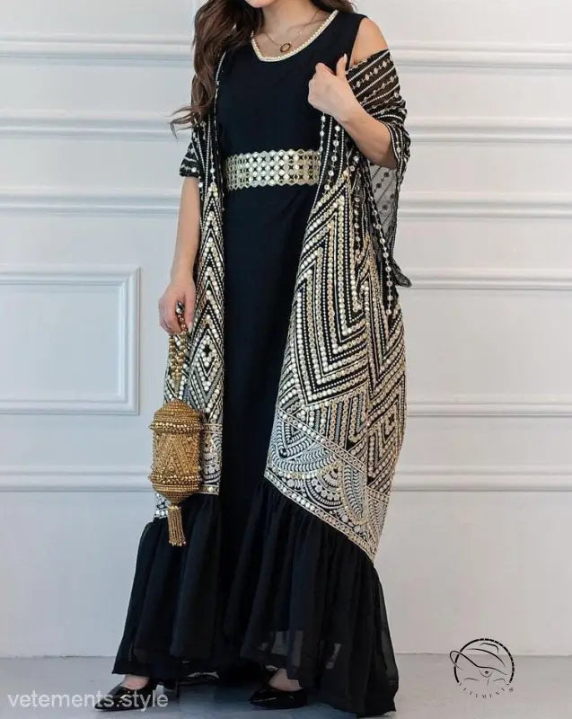 Elegant black abaya maxi dress with fashionable urban casual geometric details