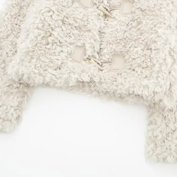 Creamy faux fur jacket, perfect for a nightout furry jacket in fall and winter