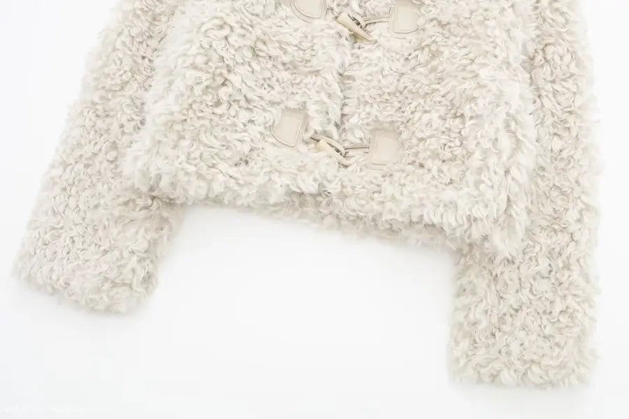 Creamy faux fur jacket, perfect for a nightout furry jacket in fall and winter