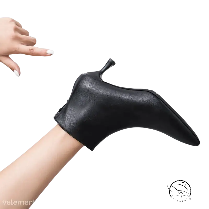 Black leather short boots with pointed toe and slim heel for winter fashion