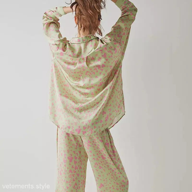 Floral print Heart Printing Pajamas two piece set with loose-fitting top and matching pants