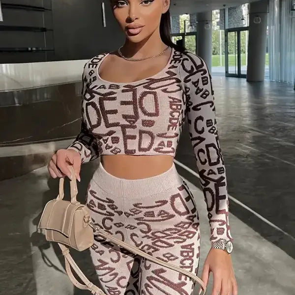 Letter-print crop top and high waist hip lift leggings for an elegant spring and fall style