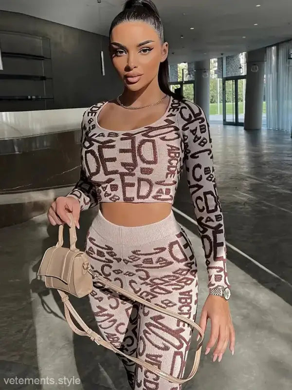 Letter-print crop top and high waist hip lift leggings for an elegant spring and fall style