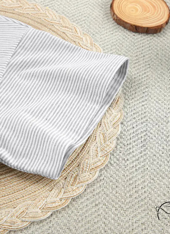 White and grey striped short-sleeved top from knitted loose pajamas set