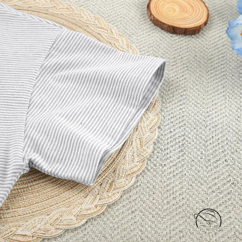 White and grey striped short-sleeved top from knitted loose pajamas set