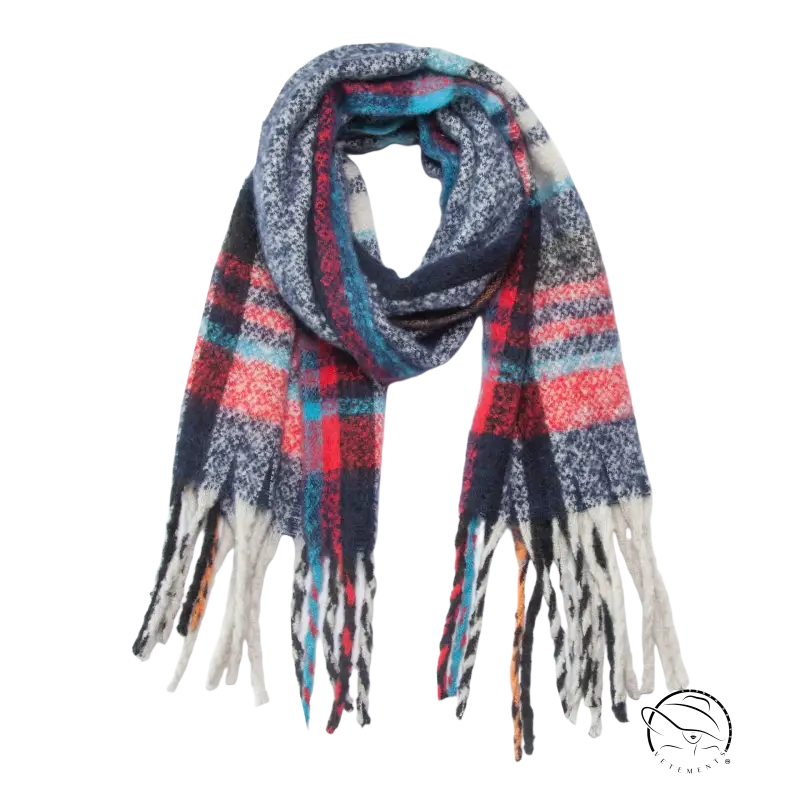 Cozy light pink wool scarf with airy weave and fringed edges