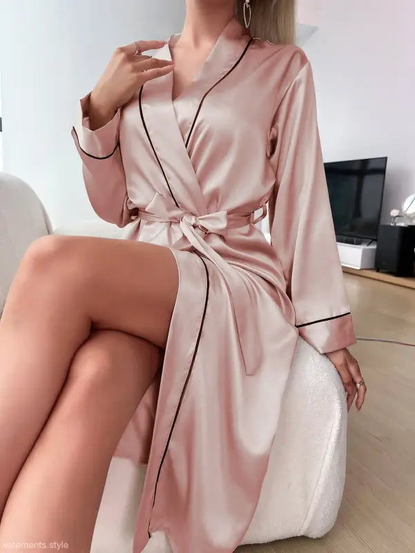 Pink satin robe with black piping, ideal as a sexy cardigan bathrobe or lotus root-inspired piece