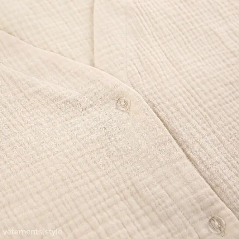 Crinkled white cotton long sleeve pajamas with snaps, ideal for summer double layer comfort