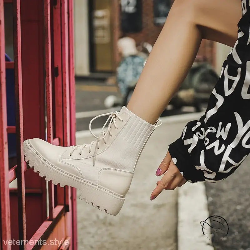 STYLE AND COMFORT BOOTS-VETEMENTS