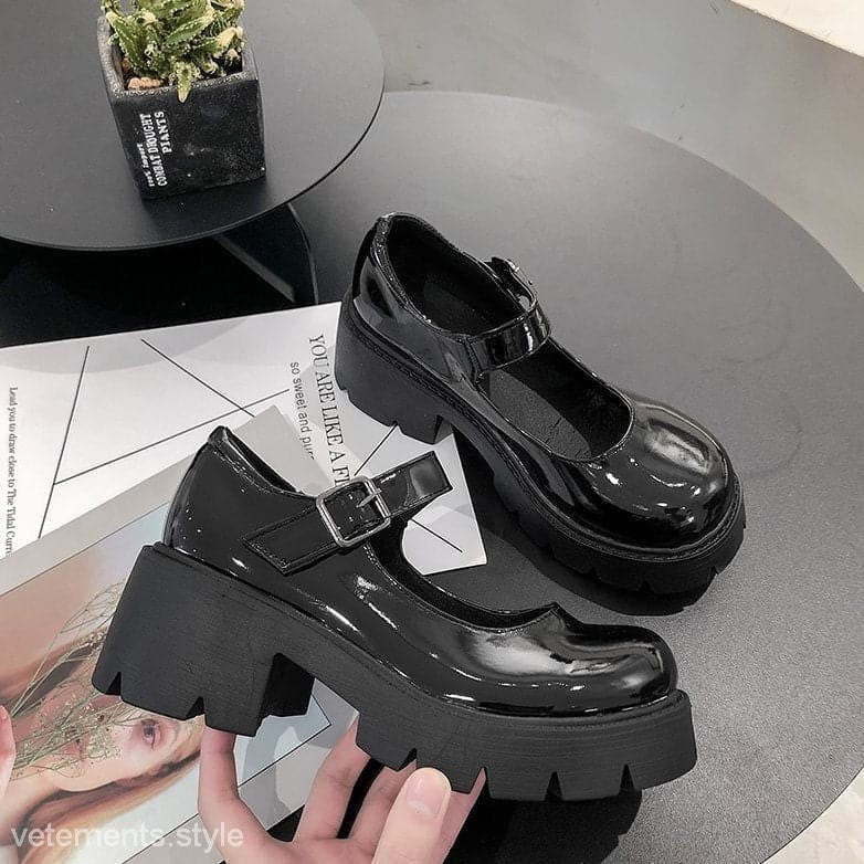 BUCKLE PLATFORM HEELS-VETEMENTS