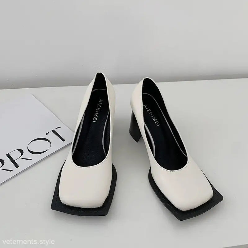 RETRO SQUARE HEELS-VETEMENTS