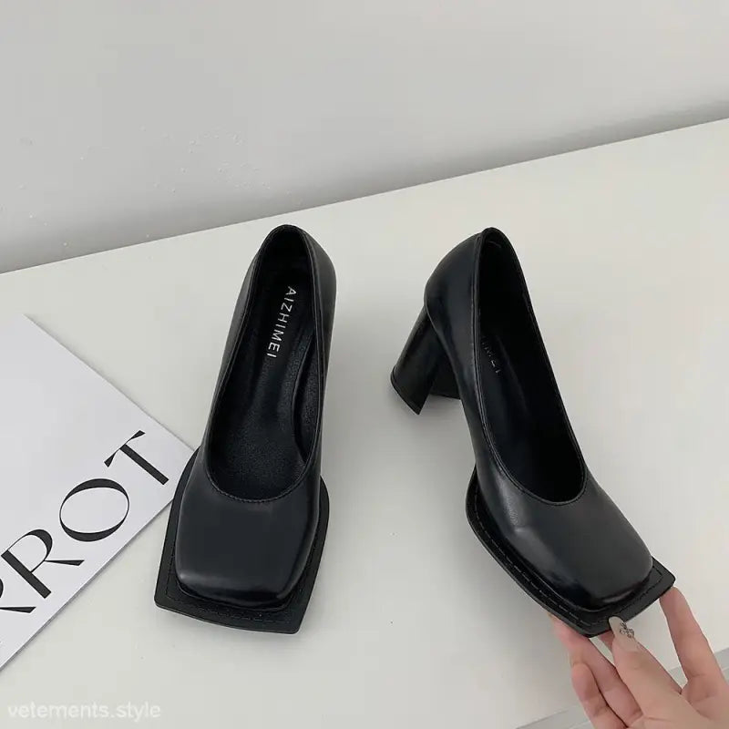 RETRO SQUARE HEELS-VETEMENTS