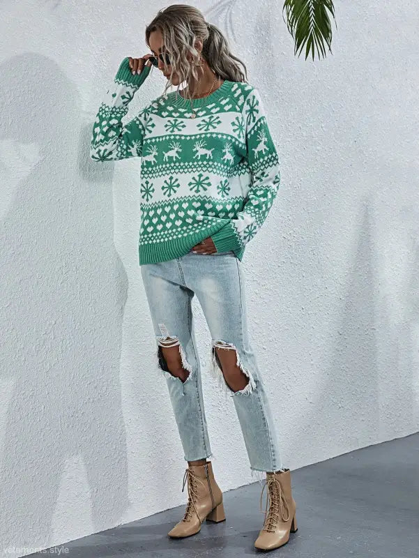 Green and white elk winter knitted Christmas snowflake sweater with round neck design