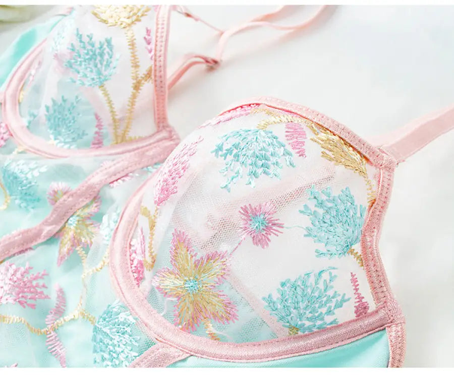 Seasonless Lace Embroidery Lingerie Set with Floral Details