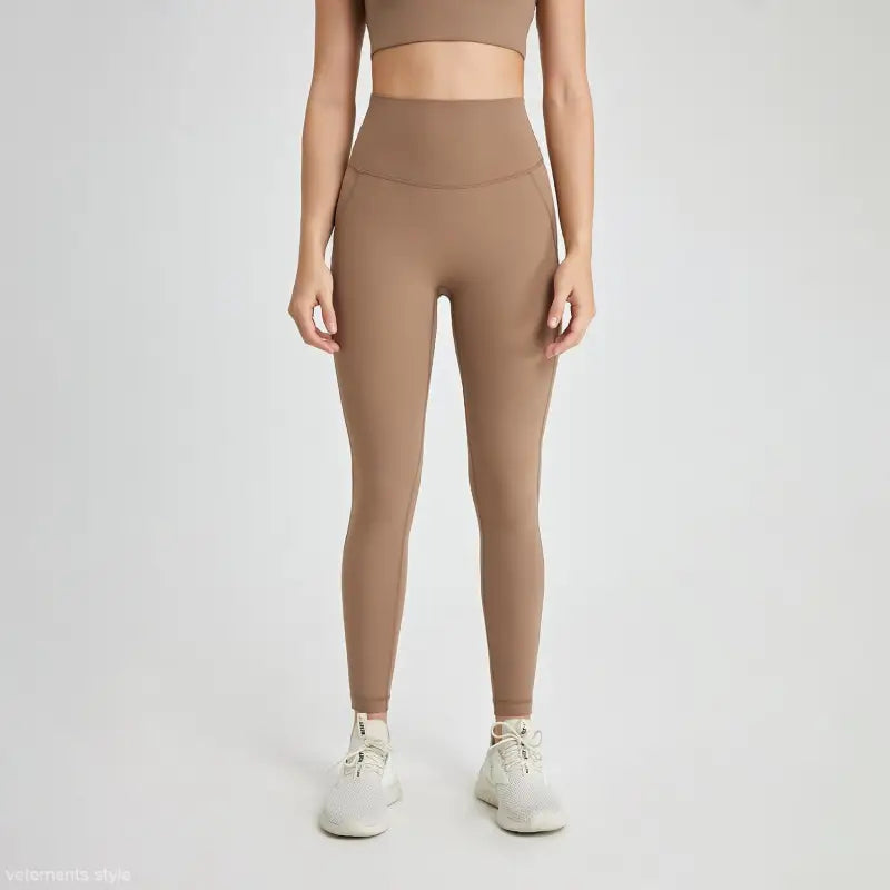 High-waisted seamless beige leggings in wild berry color