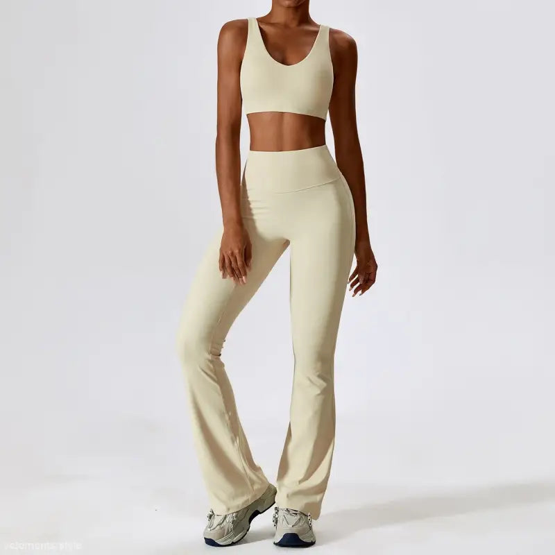 Cream-colored workout set with sports bra and flared yoga pants in Trousers Camel Brown