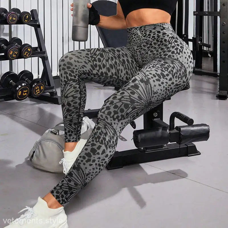 Patterned athletic leggings in sexy leopard pants style, featuring a leopard high waist design