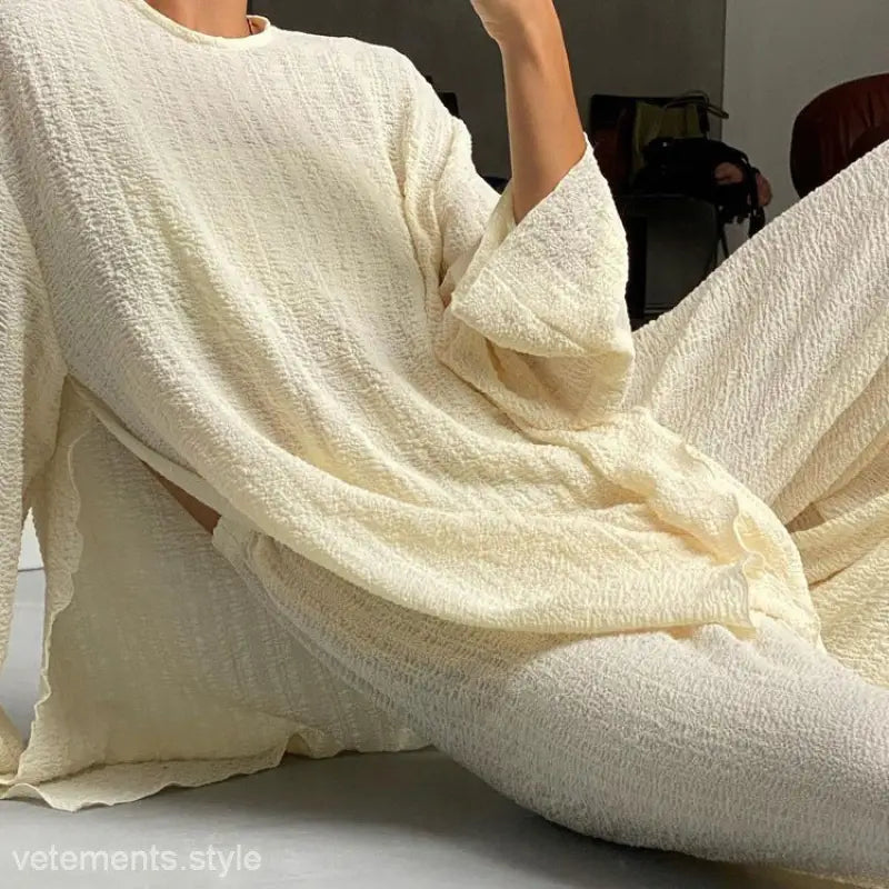 Cream-colored stitching crepe casual suit with textured loose-fitting top and pants