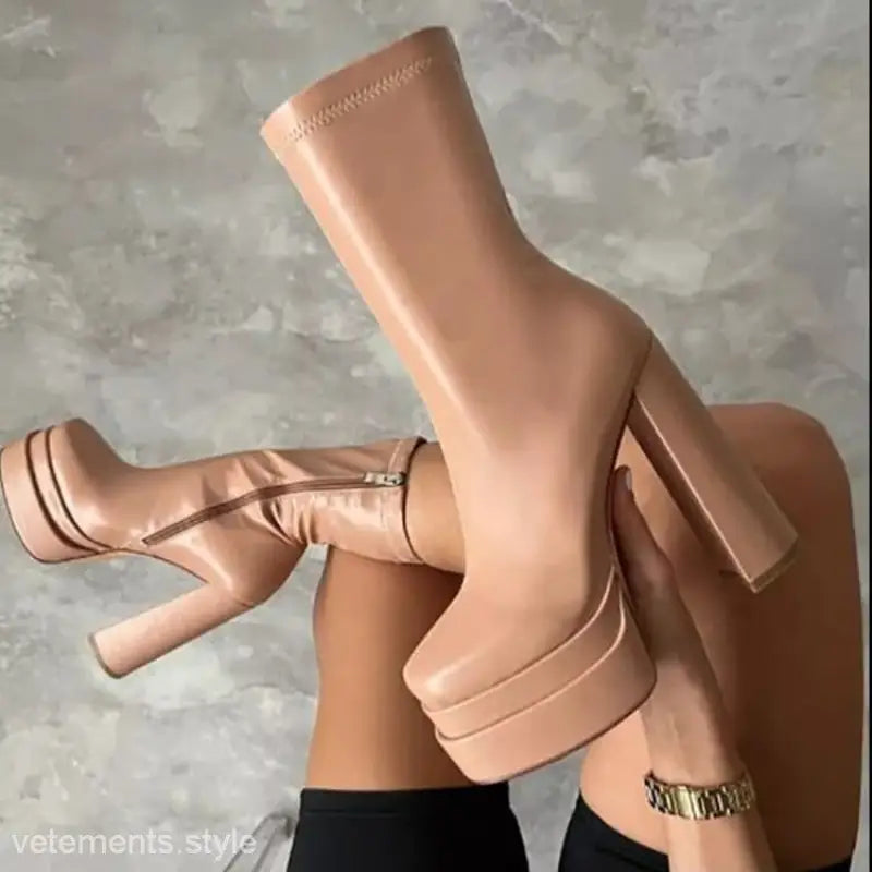 STYLISH MID CALF PLATFORM HEELED BOOT-VETEMENTS