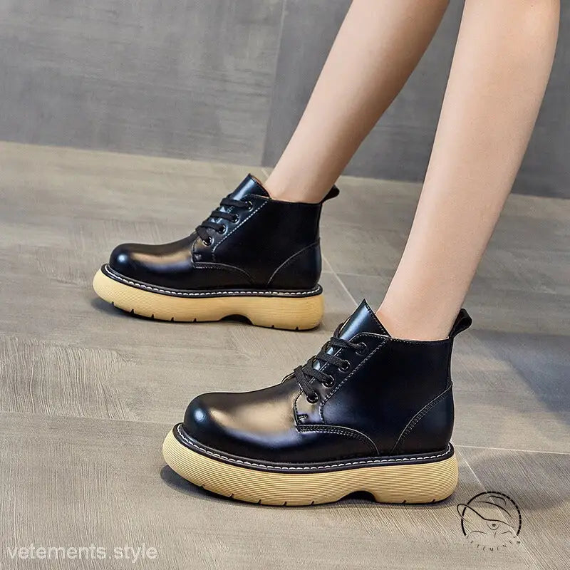 Stylish thick-sole leather boots in black with yellow soles