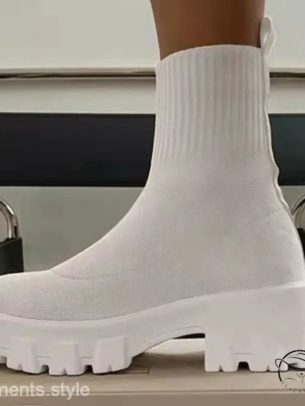 STYLISH PLATFORM HEELED BOOT-VETEMENTS