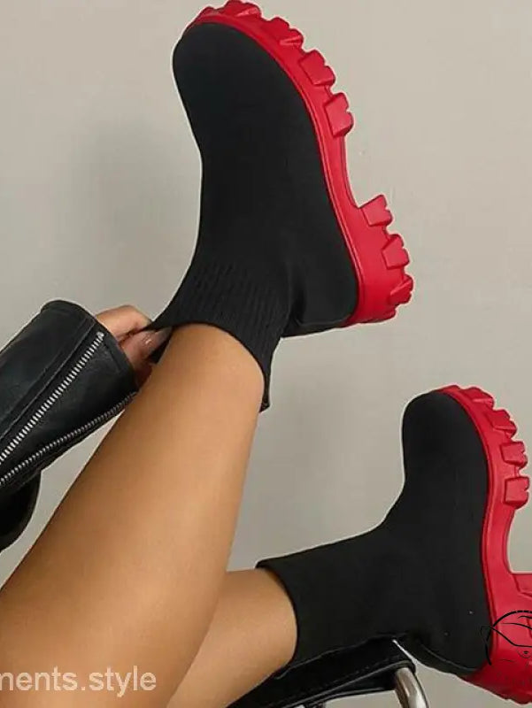 STYLISH PLATFORM HEELED BOOT-VETEMENTS